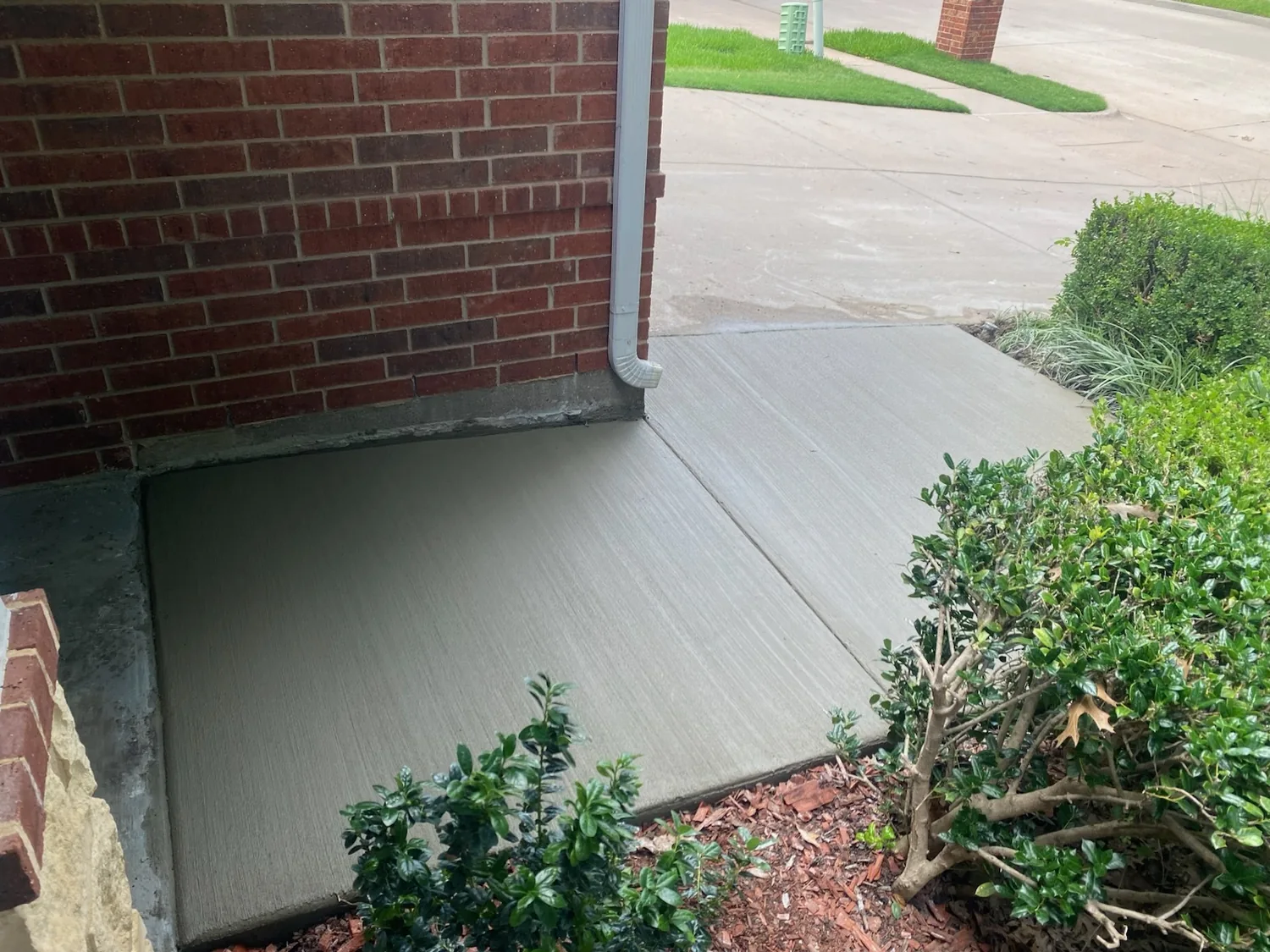 A level, slip-aware walkway by Lucky’s Concrete in St. Petersburg